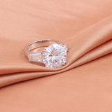 8.00ct Round Cut Moissanite, Classic Engagement Ring, 14Kt 585 White Gold