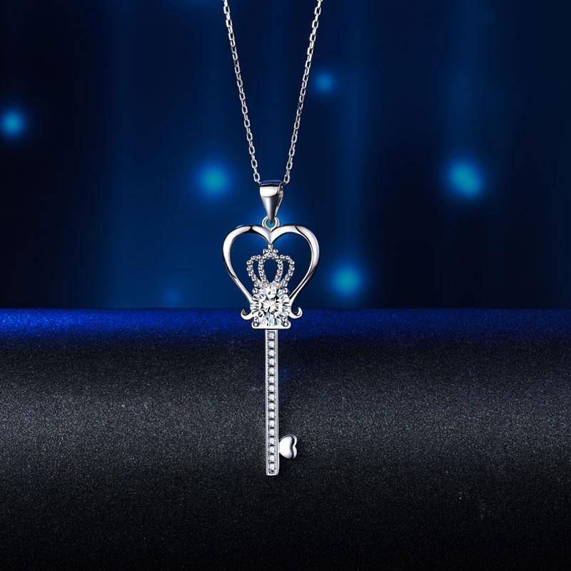 Crown heart necklace hotsell