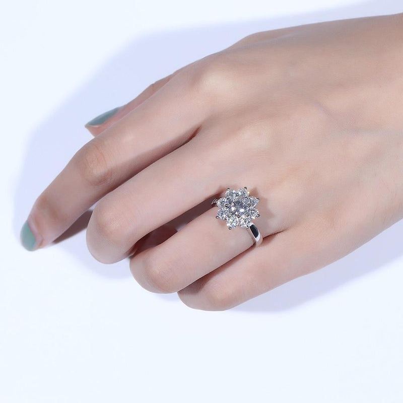 2.60ct Daisy Cluster, Round Cut Moissanites, 1.00ct Centre Stone, 14Kt 585 White Gold