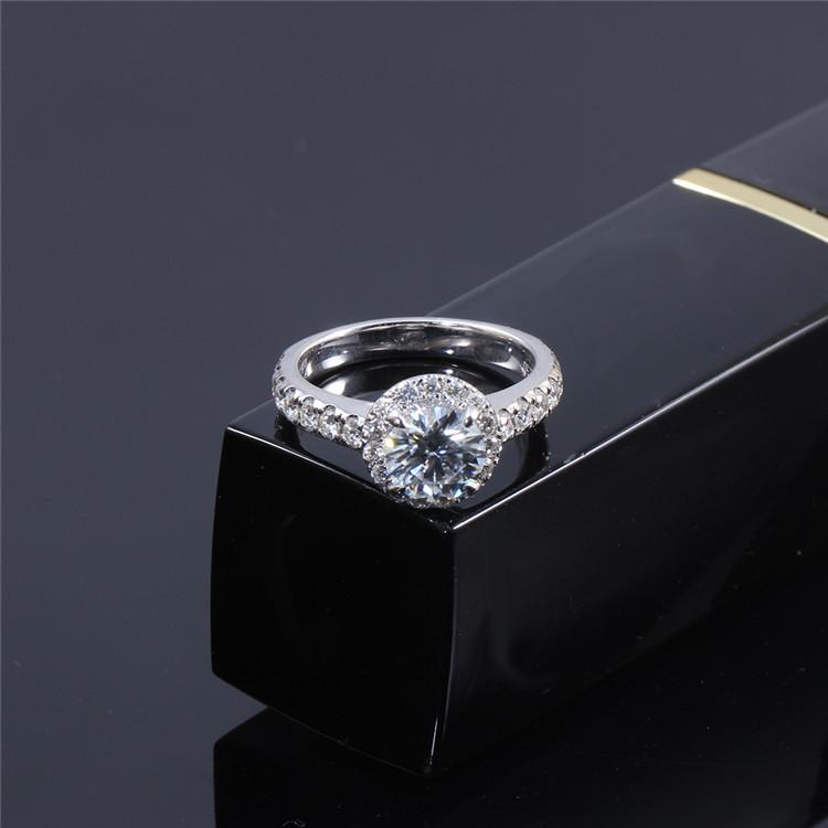1.00ct Round Cut Moissanite, Classic Halo Engagement Ring, 14Kt 585 White Gold